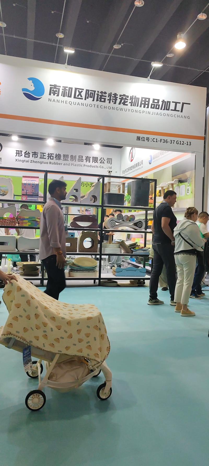 義烏寵物展圓滿閉幕，跨境電商與貓爬架生產(chǎn)商引領(lǐng)行業(yè)新浪潮